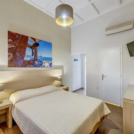 Halaris فندق إرموبولّي