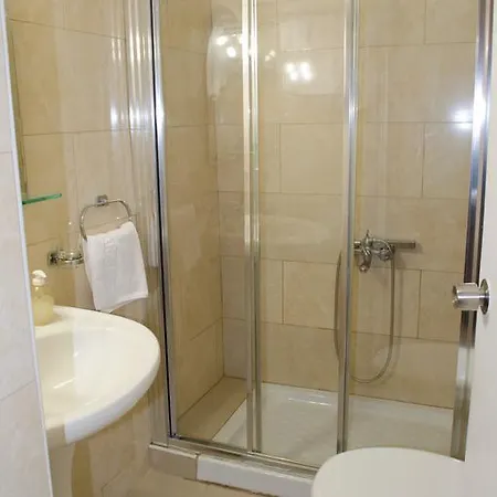 Halaris إرموبولّي