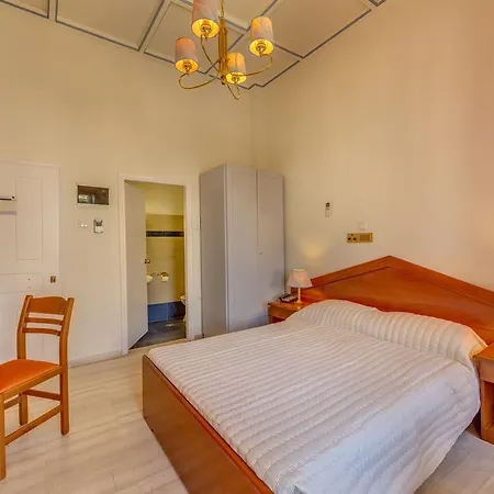 Halaris Hotel