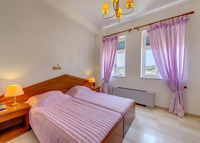 Halaris Otel Ermoupoli